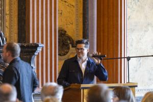 Geschäftsführer Prof. Dr. Blindow dankte Mitarbeitenden und Partnern für ein erfolgreiches Jahr und ihre Unterstützung.