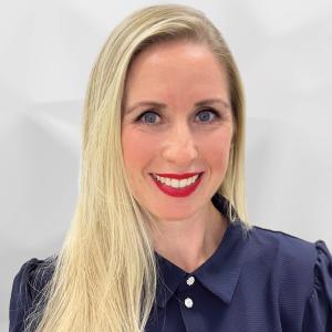 Andrea Kirste-Gossin ist Expertin in Kosmetik und Ernährung. Darüber hinaus hat sie einen Master in Schulmanagement.